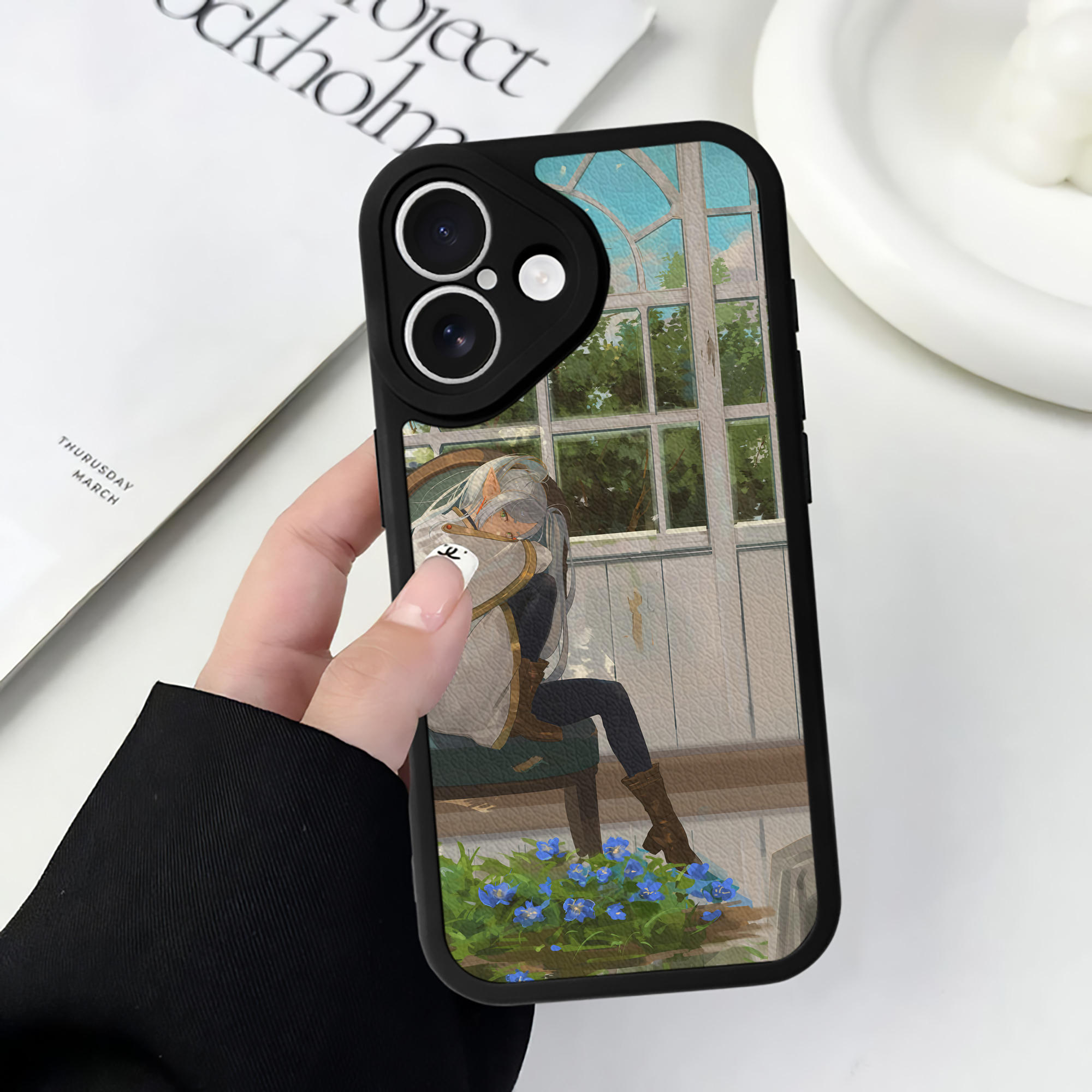 （画像用） 葬送のフリーレン Frieren 【iPhone 16シリーズ対応】シリコンスマホケース（レザー調） 材質：シリコン